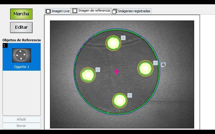 Pieza de cuatro agujeros detectada por el sistema de visión
